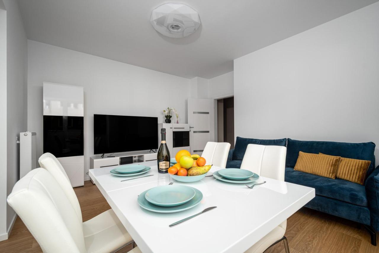 Your Apartments Okrzei 12 ワルシャワ エクステリア 写真